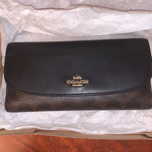 NWT authentic Coach Checkbook Wallet. Brown/black. New in the box. Matching purs - Picture 4 of 16